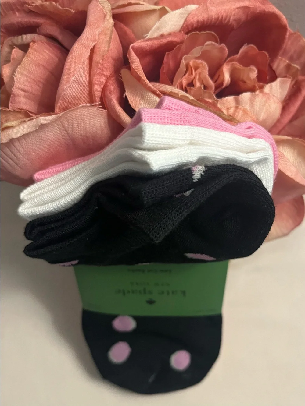 KATE SPADE NWT 3-Pairs of multicolor Footies. Size: 4-10. Black, Pink & White.